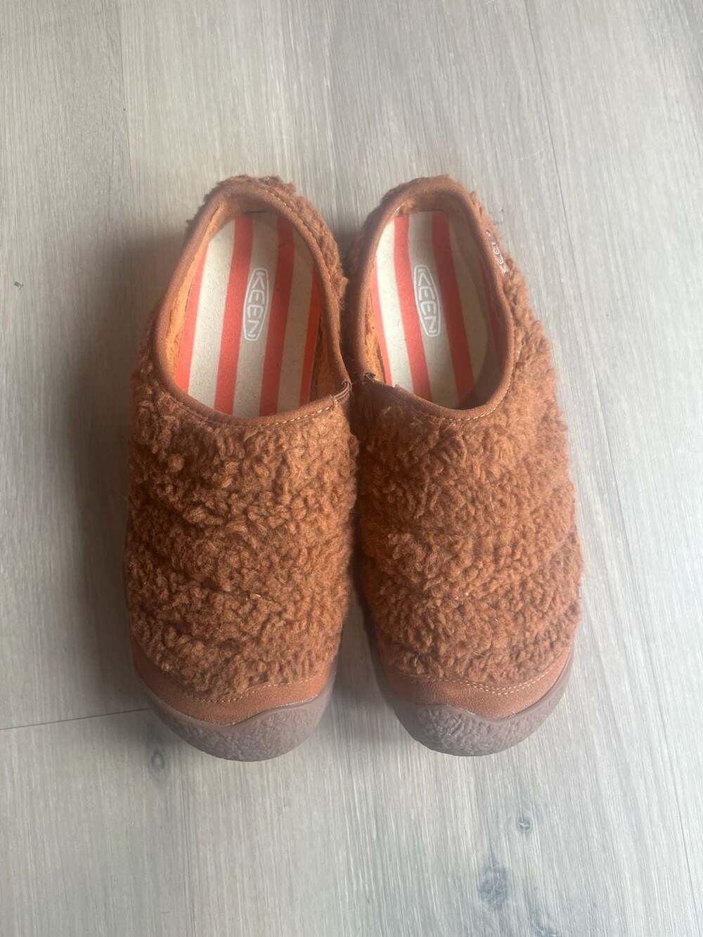 KEEN Howser II Sherpa Fleece Slip-On Slippers Brown Women's Size 7.5